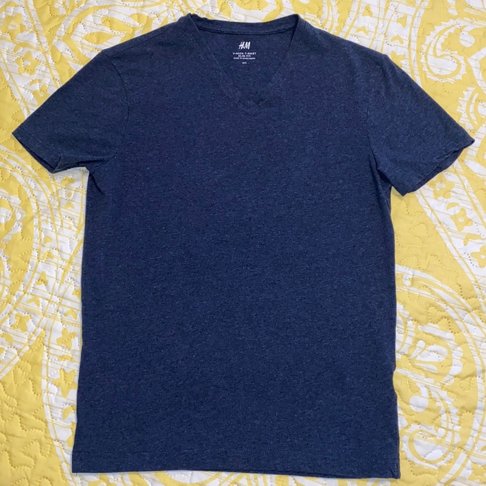 H&M men’s small dark blue vneck tshirt